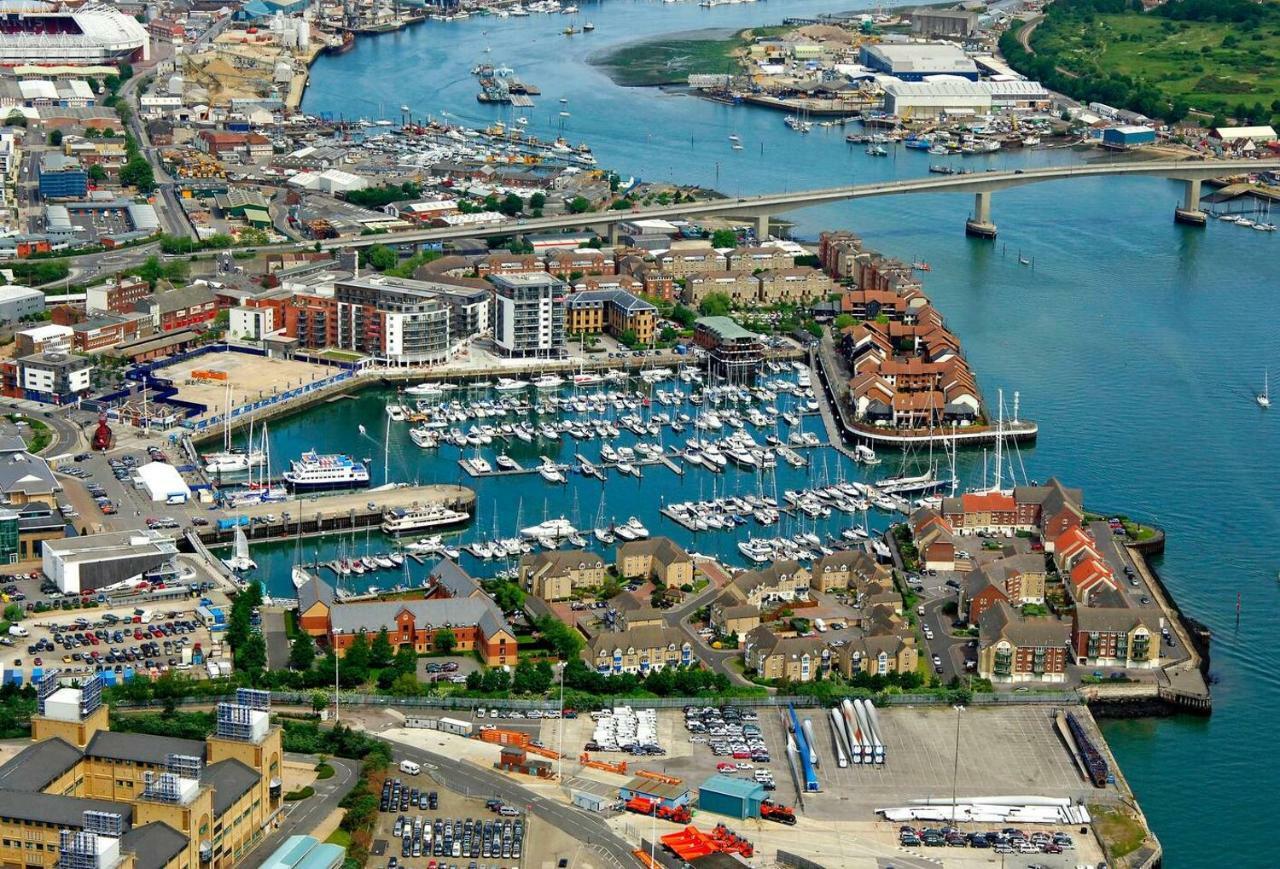 2 Bed Apartment With 2 Ensuites-Near Train Station /Mayflower /City Southampton Zewnętrze zdjęcie